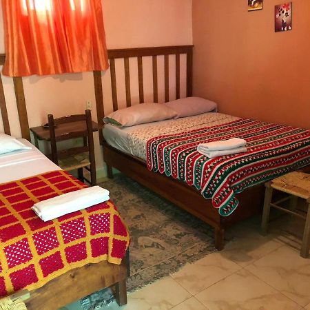 Hostal Dona Chava Pedernales Exteriör bild