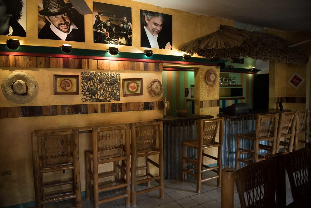 Hostal Dona Chava Pedernales Exteriör bild