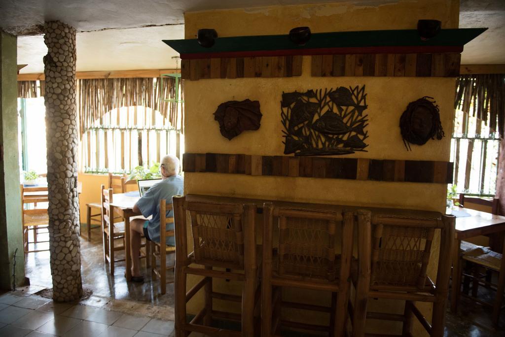 Hostal Dona Chava Pedernales Exteriör bild
