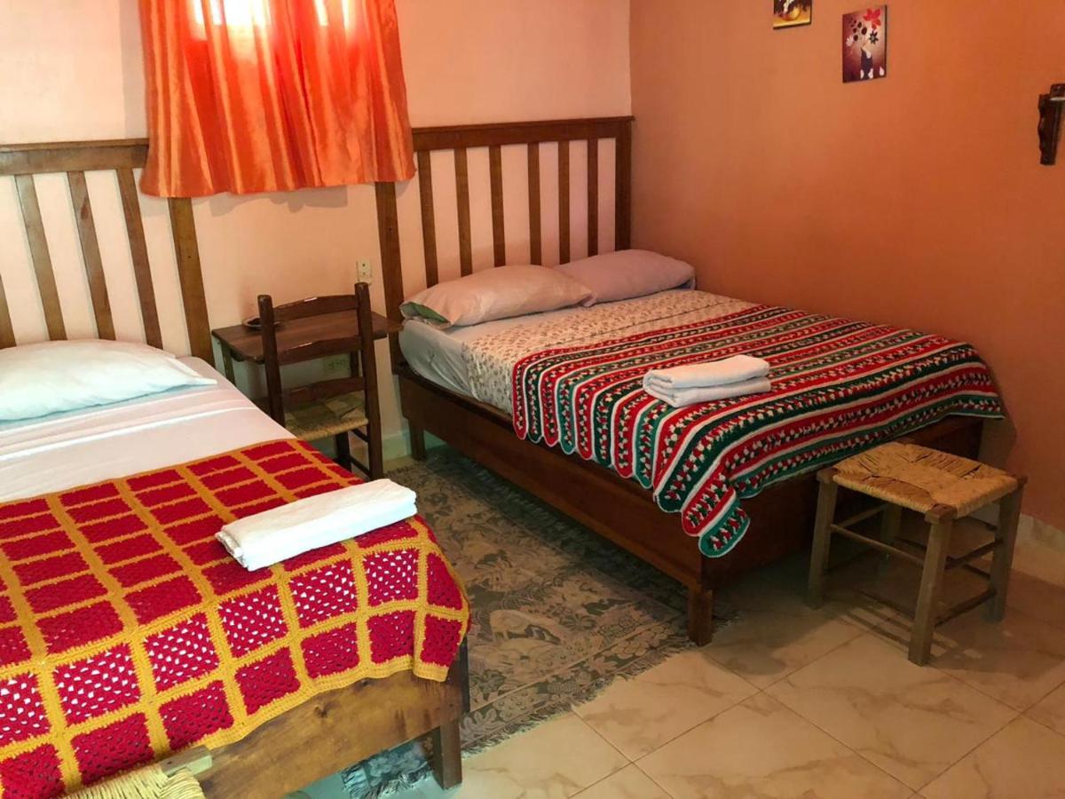 Hostal Dona Chava Pedernales Exteriör bild